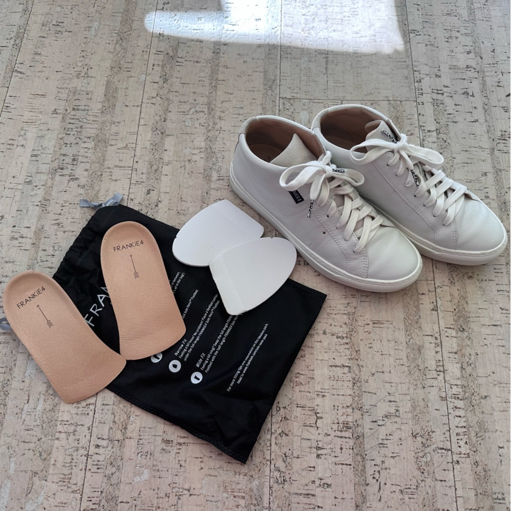 Frankie 4 high tops. Good used condition comes with width adjusters.